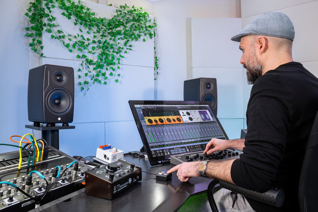 IK Multimedia iLoud Precision 6 MKII